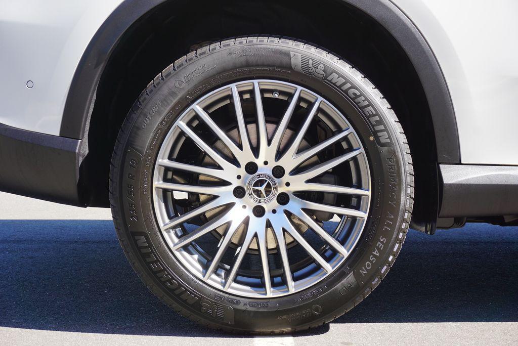 new 2026 Mercedes-Benz GLC 300 car, priced at $62,985