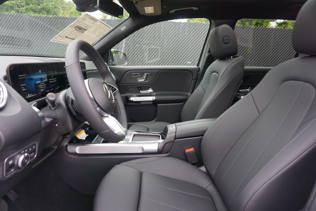 new 2025 Mercedes-Benz GLB 250 car, priced at $52,780