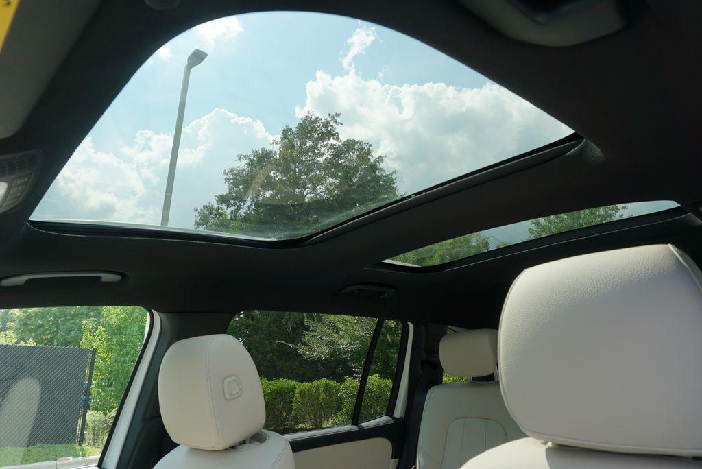 new 2025 Mercedes-Benz GLB 250 car, priced at $52,030