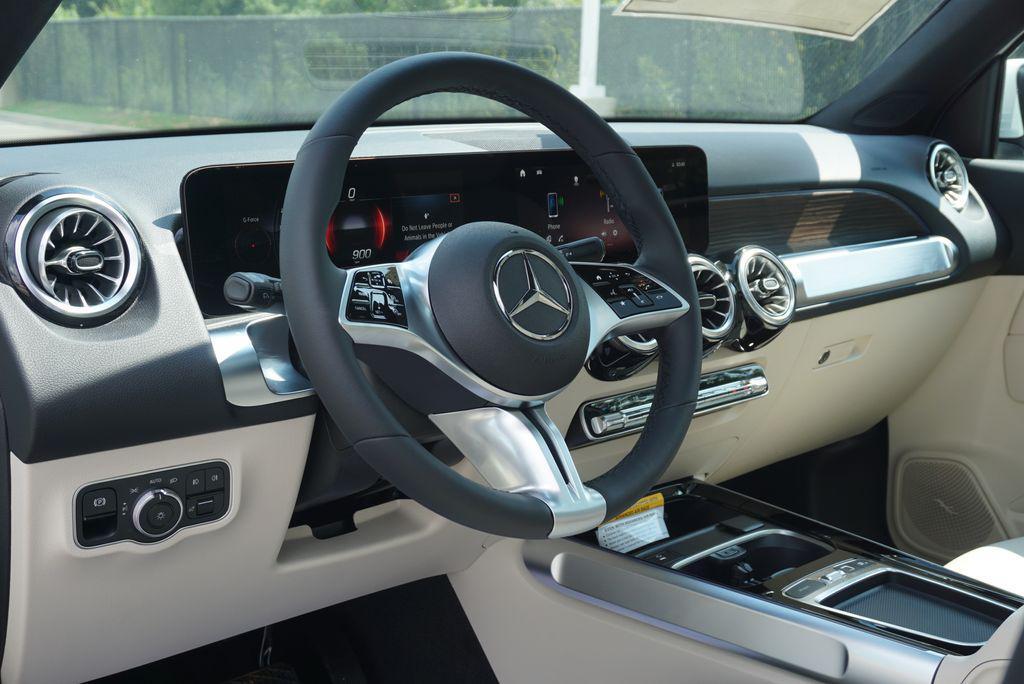 new 2025 Mercedes-Benz GLB 250 car, priced at $52,030