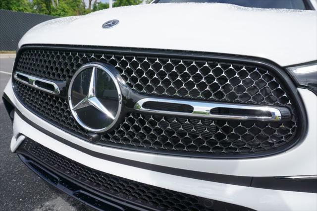new 2025 Mercedes-Benz GLC 300 car, priced at $62,300