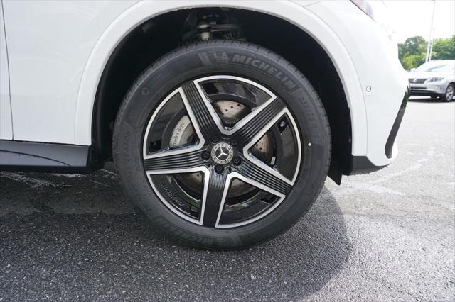 new 2025 Mercedes-Benz GLC 300 car, priced at $62,300