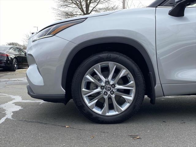 used 2022 Toyota Highlander car, priced at $42,991