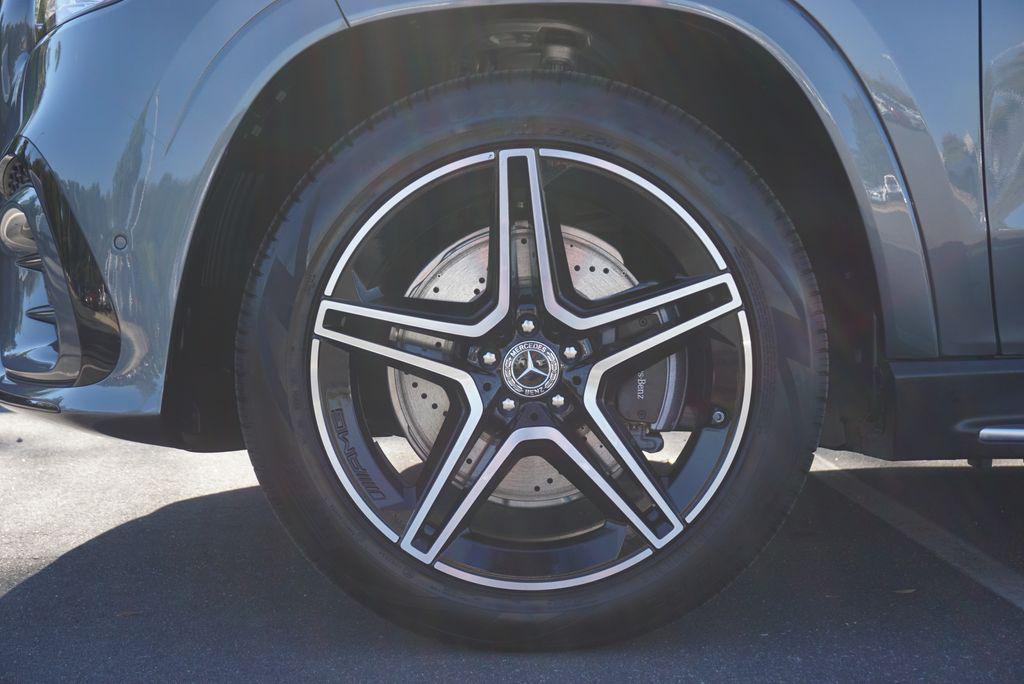 new 2026 Mercedes-Benz GLS 450 car, priced at $101,585