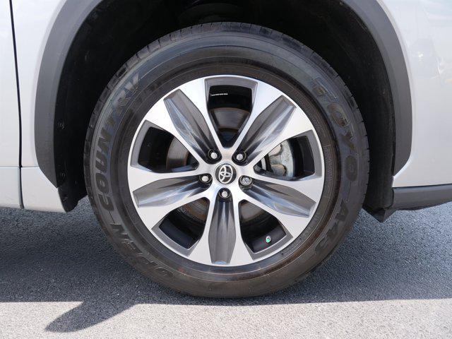 used 2023 Toyota Highlander car, priced at $41,254