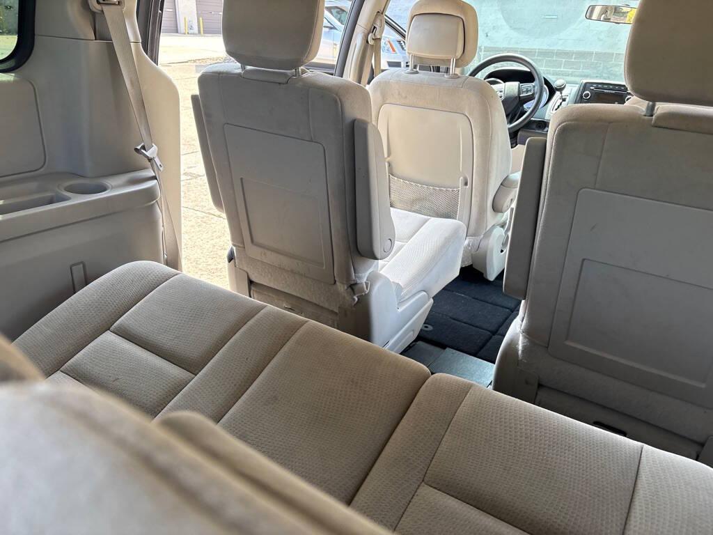 used 2015 Dodge Grand Caravan car, priced at $5,500