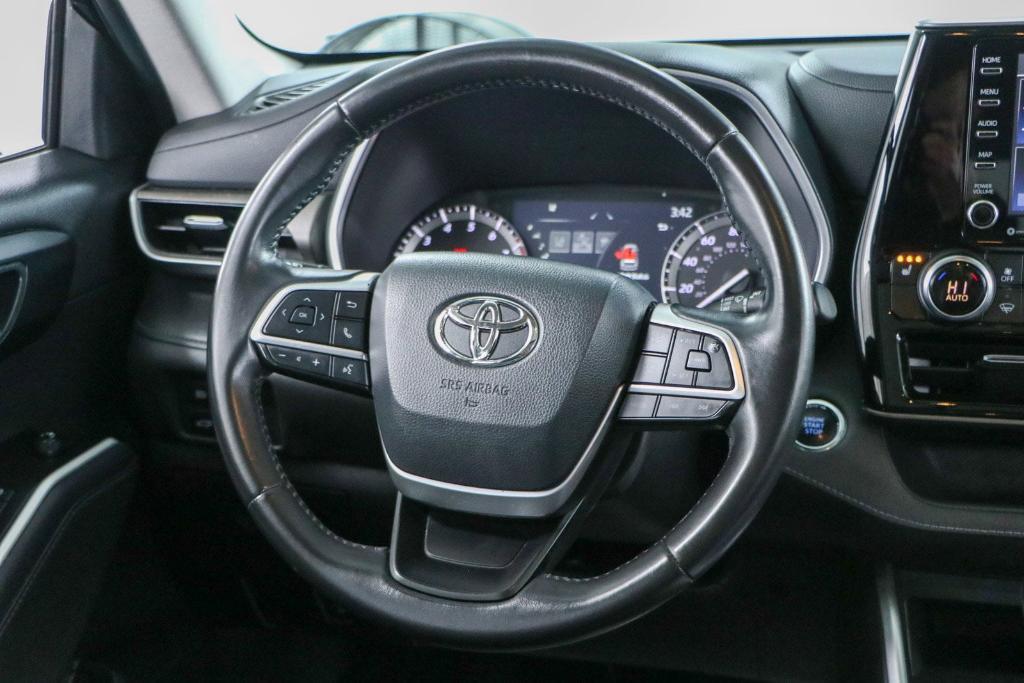 used 2022 Toyota Highlander car, priced at $34,995