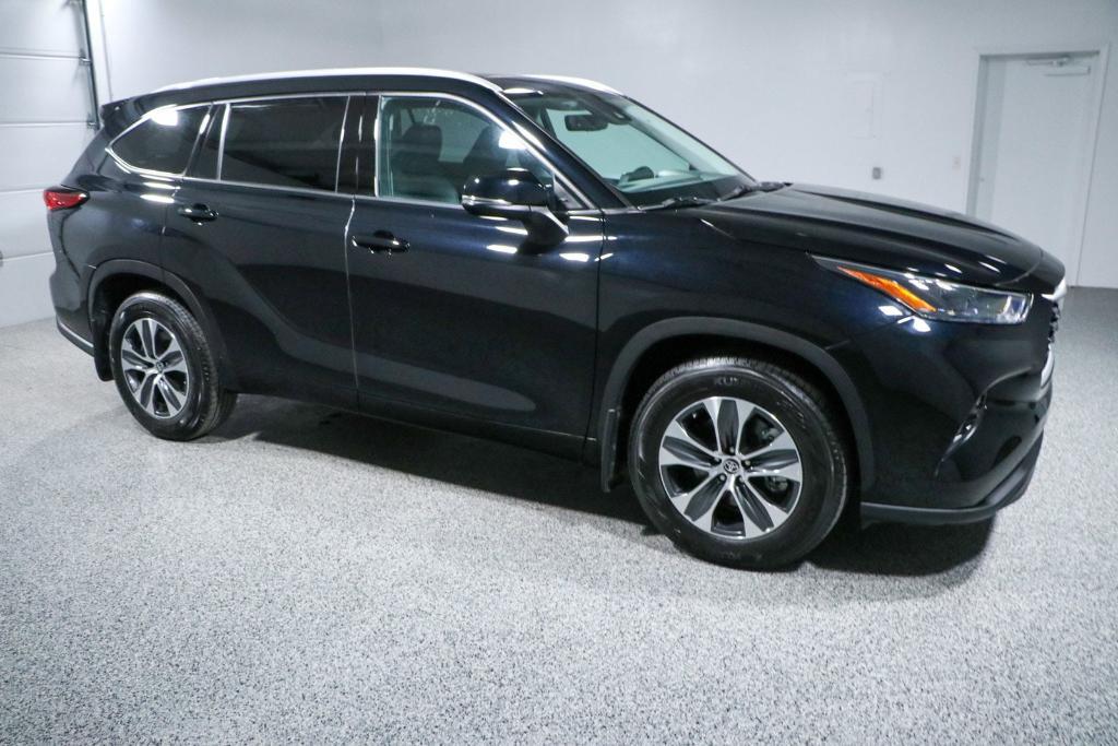 used 2022 Toyota Highlander car, priced at $34,995