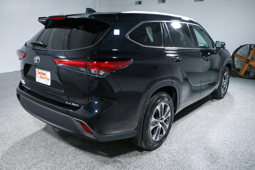 used 2022 Toyota Highlander car, priced at $34,995