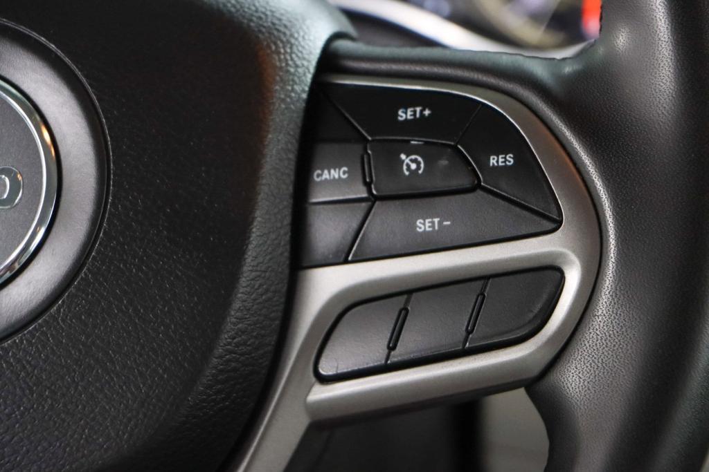 used 2022 Jeep Cherokee car, priced at $17,995