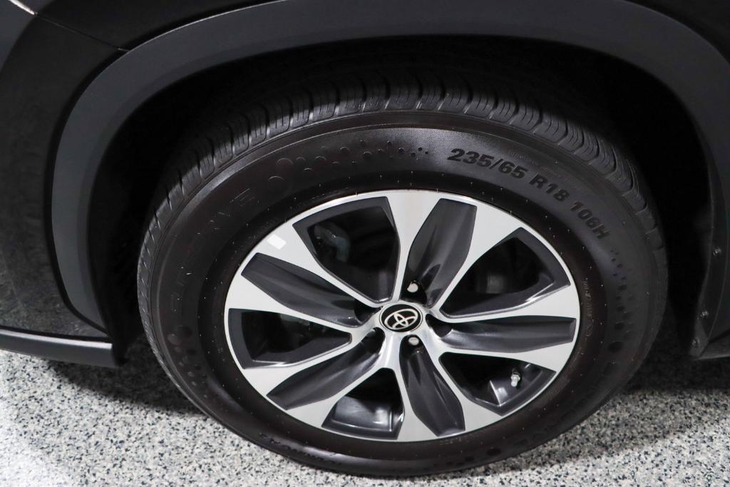 used 2022 Toyota Highlander car, priced at $32,995