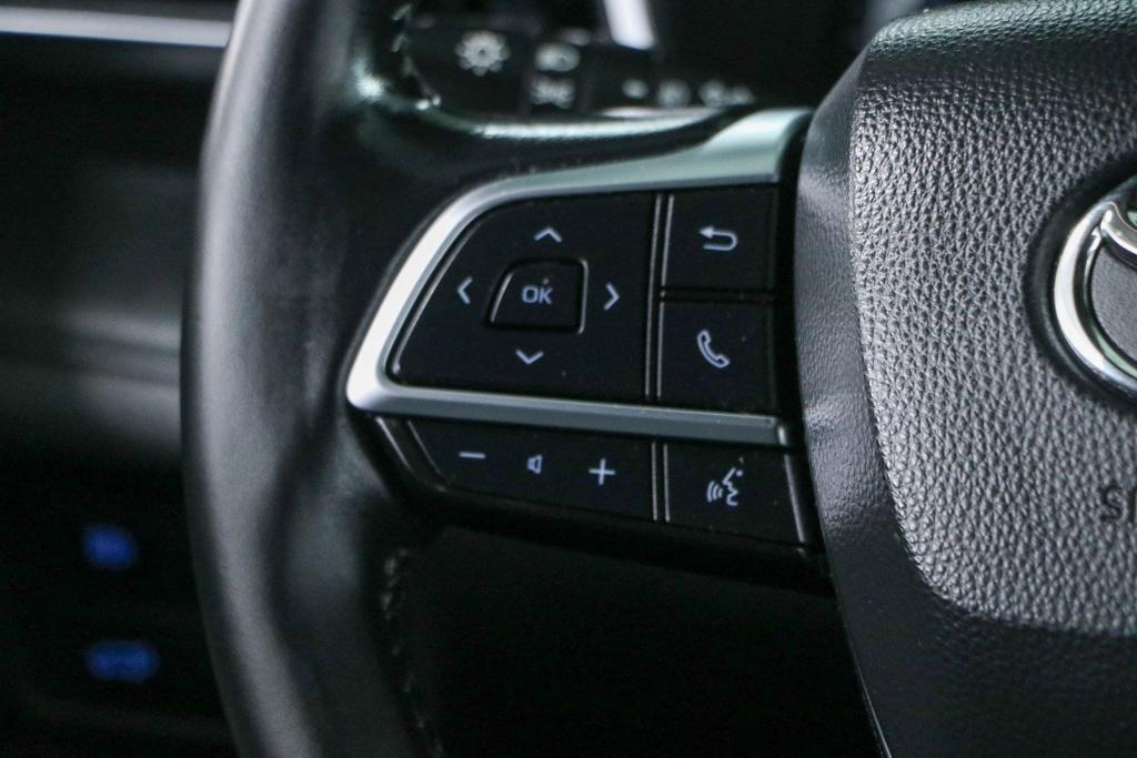 used 2021 Toyota Highlander car, priced at $32,995