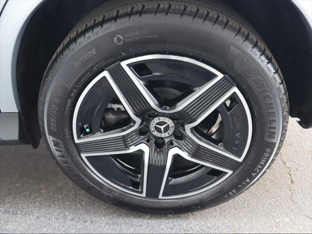 new 2025 Mercedes-Benz GLC 300 car, priced at $56,425