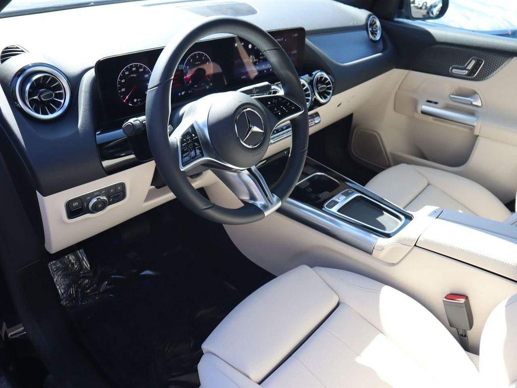 used 2025 Mercedes-Benz GLA 250 car, priced at $43,927