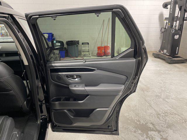 new 2025 Honda Pilot car, priced at $45,986