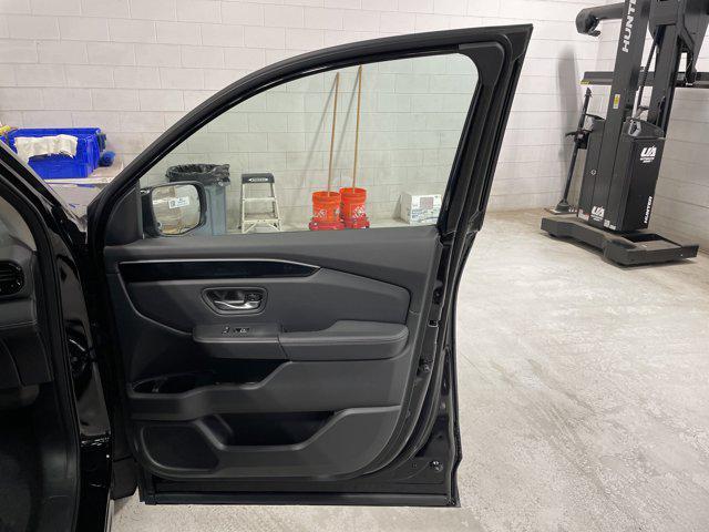 new 2025 Honda Pilot car, priced at $45,986