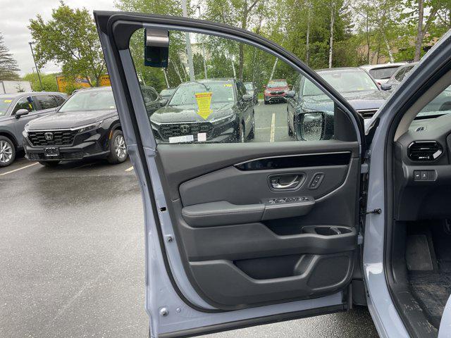 new 2025 Honda Pilot car, priced at $50,005
