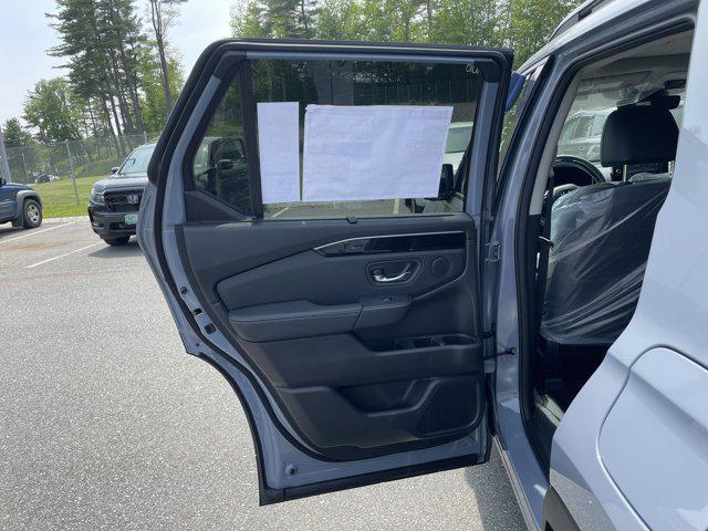 new 2025 Honda Pilot car, priced at $49,052