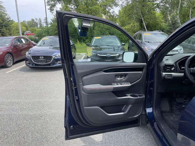 new 2025 Honda Pilot car, priced at $41,274