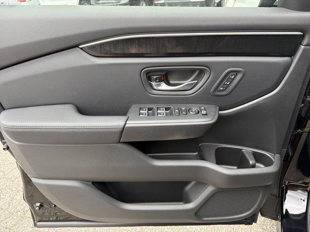 new 2025 Honda Pilot car, priced at $49,118