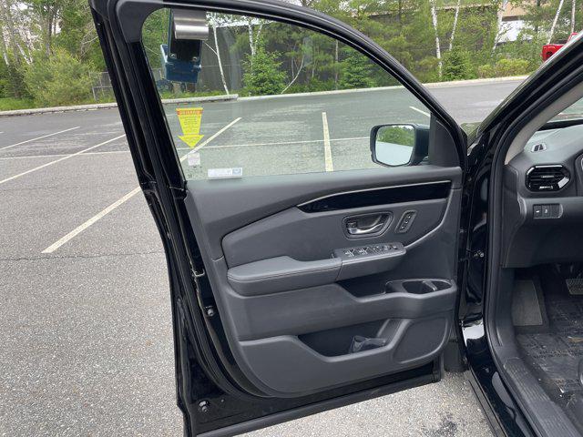 new 2025 Honda Pilot car, priced at $50,429