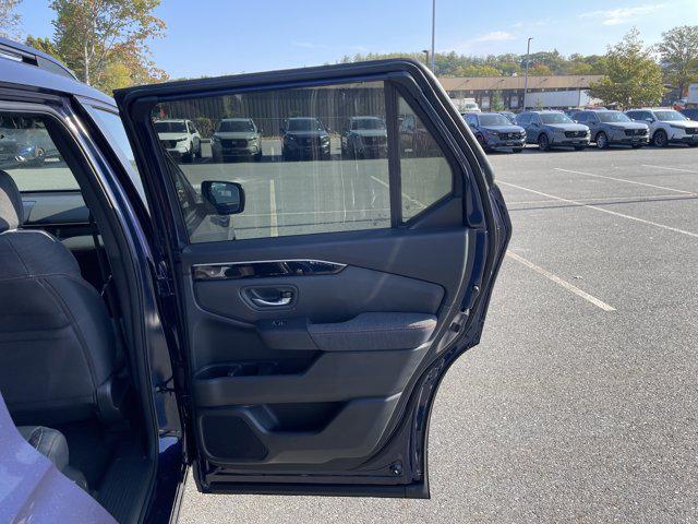 new 2025 Honda Pilot car, priced at $40,291