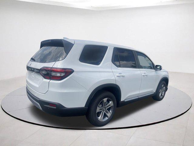 new 2025 Honda Pilot car, priced at $45,028