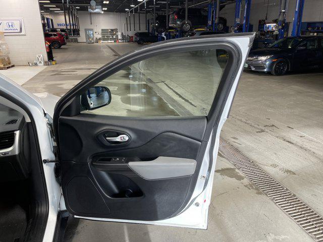 used 2014 Jeep Cherokee car, priced at $11,689