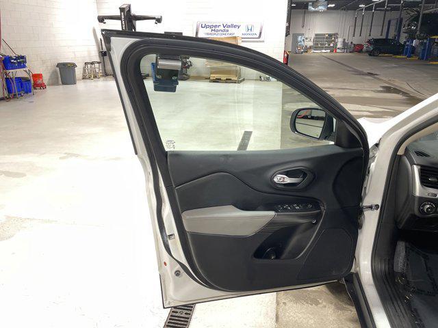 used 2014 Jeep Cherokee car, priced at $11,689