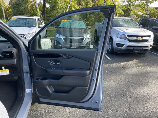 new 2025 Honda Pilot car, priced at $46,215