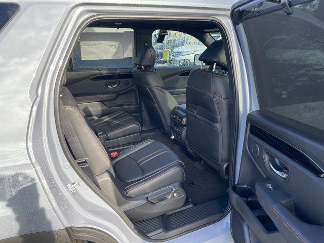 new 2025 Honda Pilot car, priced at $46,215