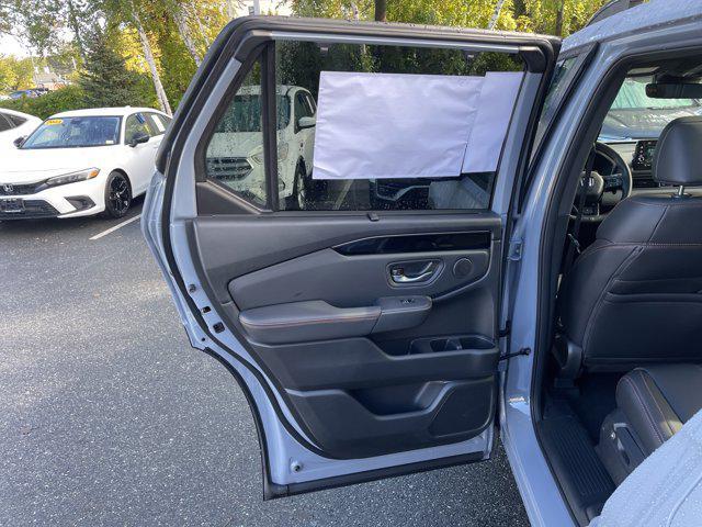 new 2025 Honda Pilot car, priced at $46,215