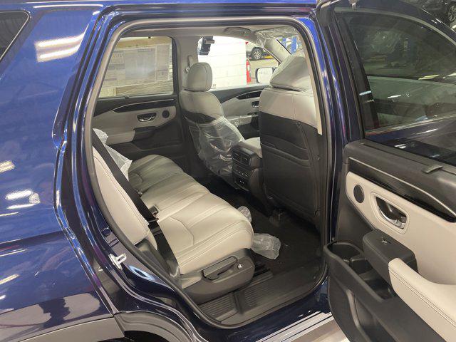 new 2025 Honda Pilot car, priced at $47,696