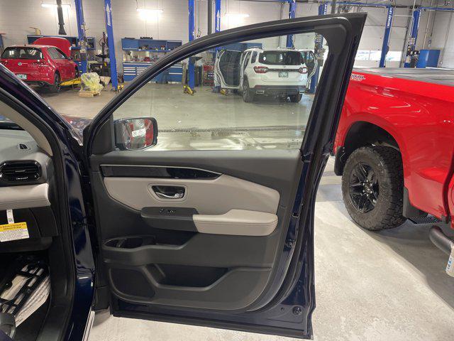 new 2025 Honda Pilot car, priced at $47,696