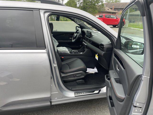 new 2025 Honda Pilot car, priced at $48,654