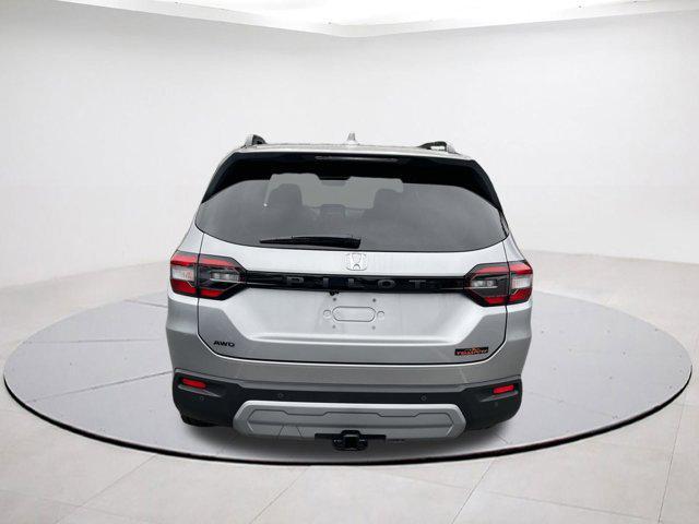new 2025 Honda Pilot car, priced at $48,654