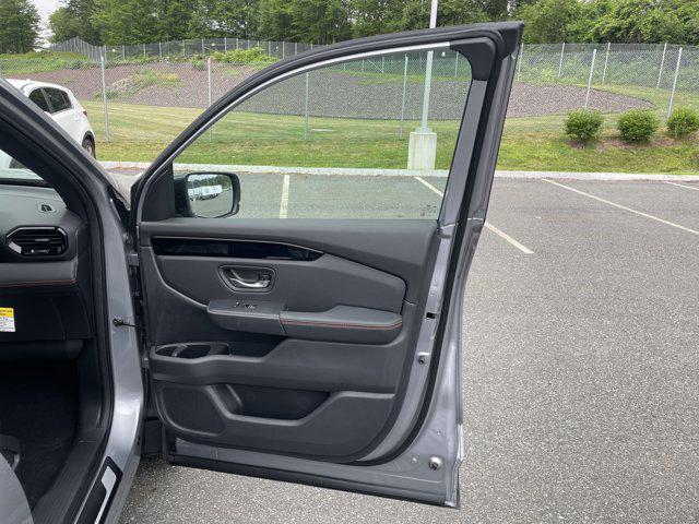 new 2025 Honda Pilot car, priced at $48,654