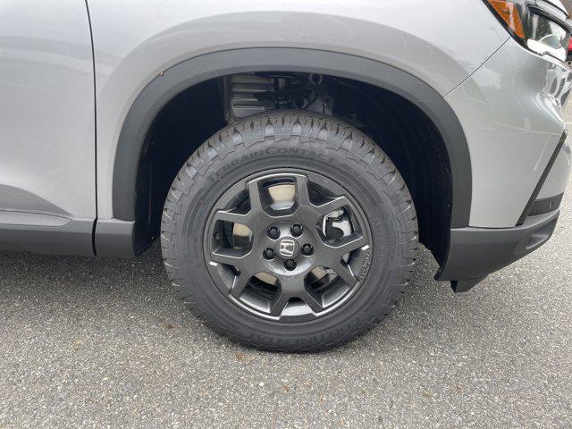 new 2025 Honda Pilot car, priced at $48,654