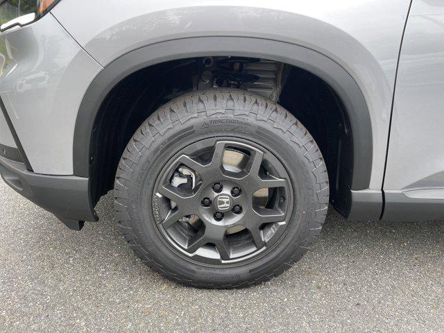 new 2025 Honda Pilot car, priced at $48,654