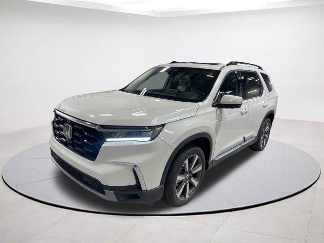 new 2025 Honda Pilot car, priced at $49,527