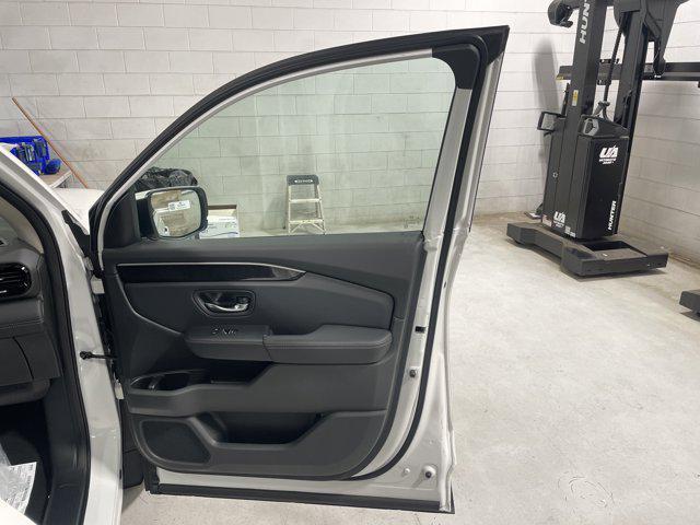 new 2025 Honda Pilot car, priced at $49,527