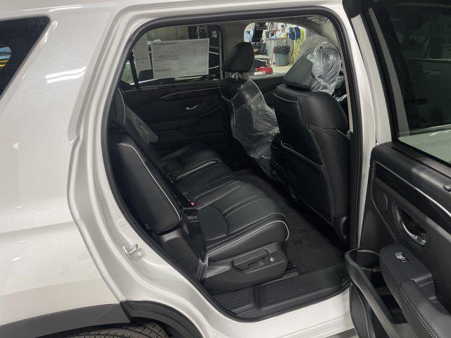 new 2025 Honda Pilot car, priced at $49,527