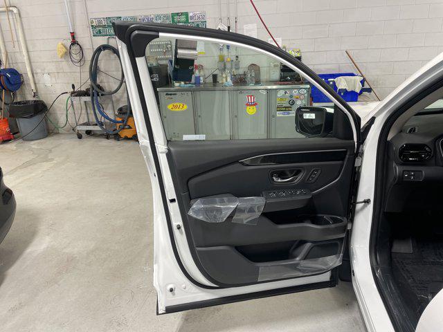 new 2025 Honda Pilot car, priced at $49,527