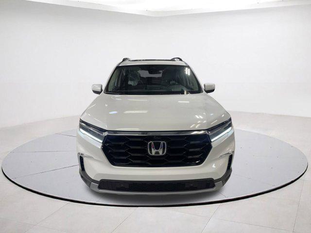 new 2025 Honda Pilot car, priced at $49,527