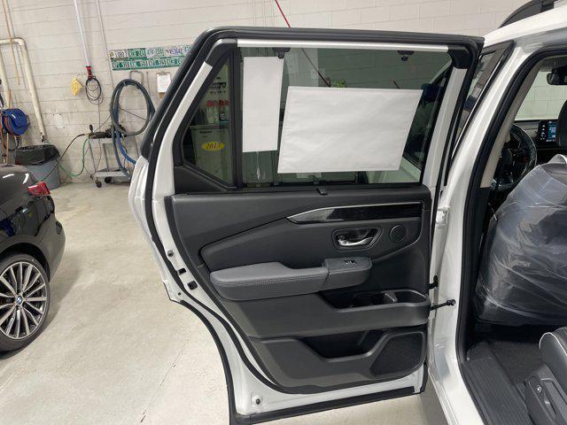 new 2025 Honda Pilot car, priced at $49,527