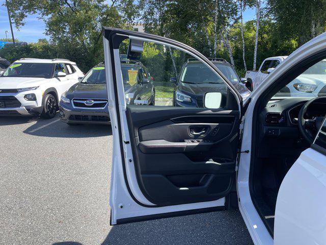 new 2025 Honda Pilot car, priced at $53,330
