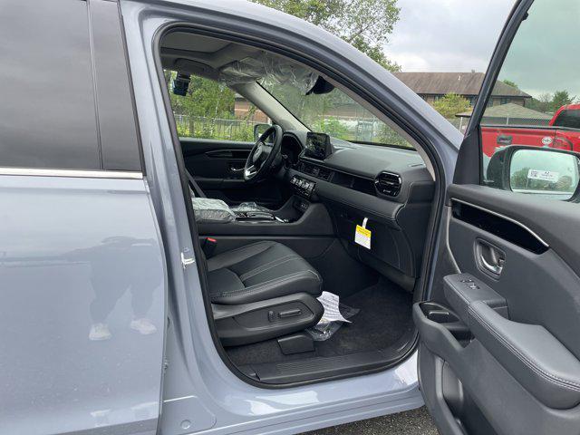 new 2025 Honda Pilot car, priced at $48,820