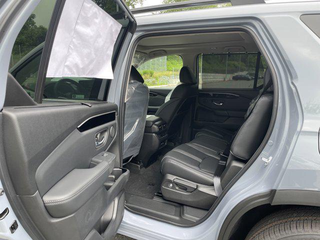 new 2025 Honda Pilot car, priced at $48,820