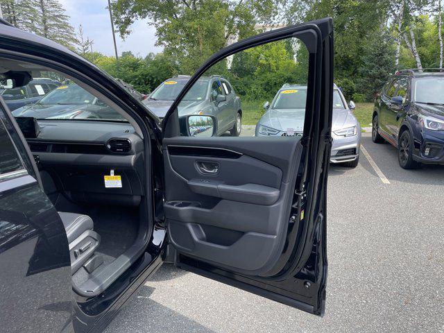 new 2025 Honda Pilot car, priced at $47,934