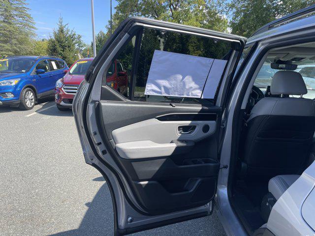 new 2025 Honda Pilot car, priced at $47,976